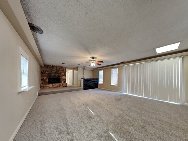 Photo - 614 Maydelle Ln House