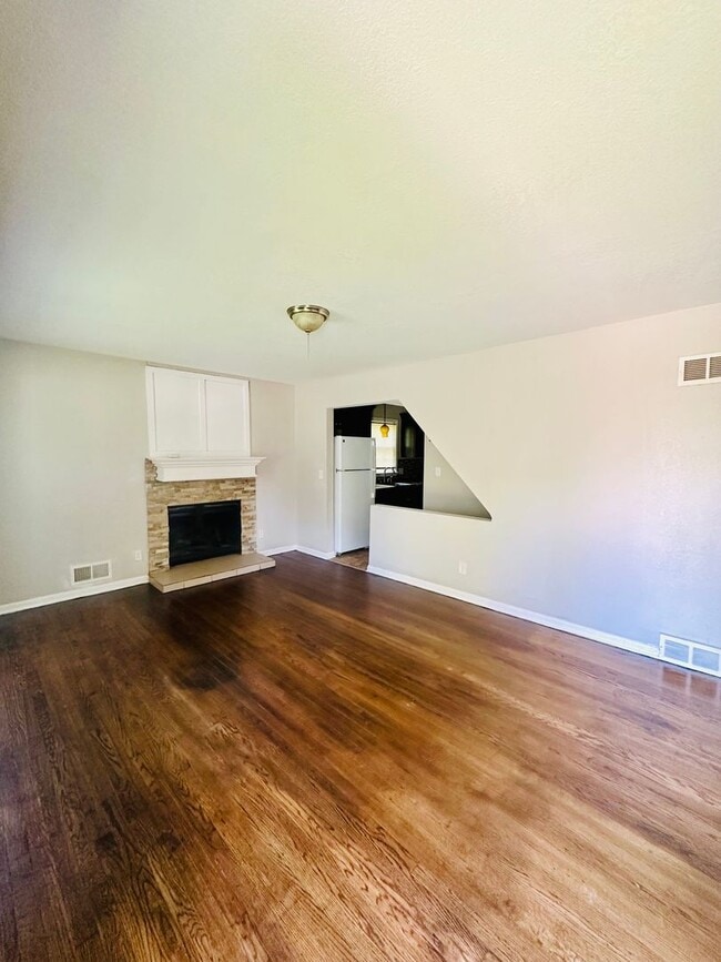 Photo - Cute 3 Bedroom 1 Bath For Rent!