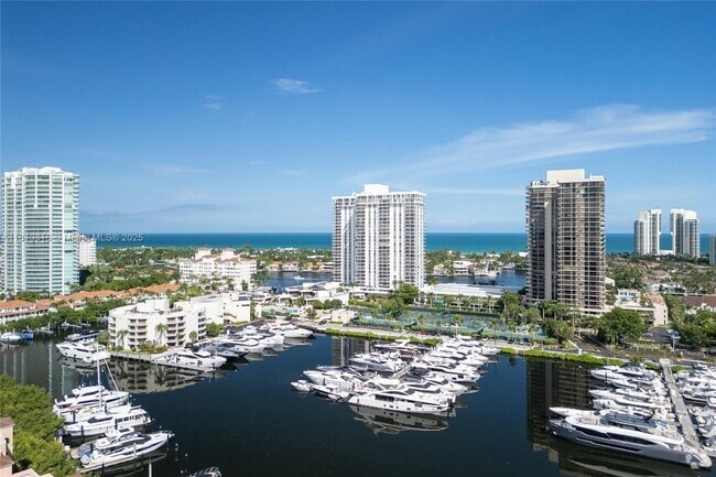 Building Photo - 19901 E Country Club Dr Unit 2307 Rental