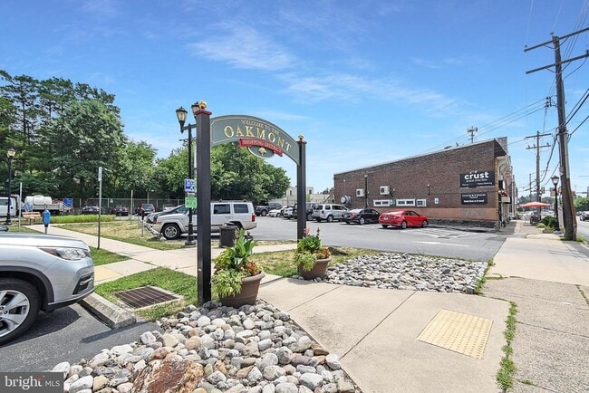 Photo - 2411 W Darby Rd Unit 2ND FLOOR