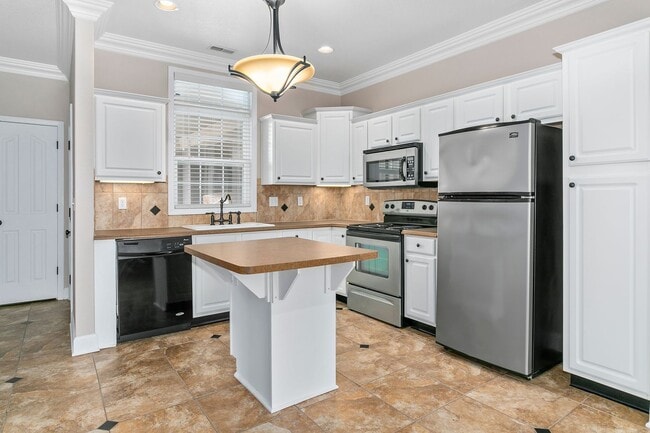 Photo - At Last, This Is What You've Been Searching For!!! Unit 1400-4