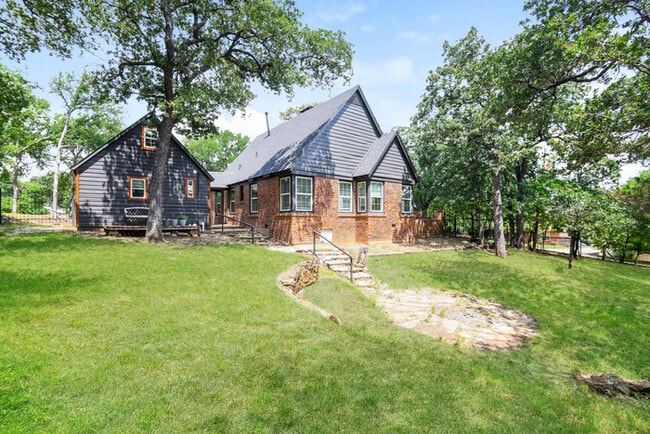 Building Photo - 4700 Normandy Rd