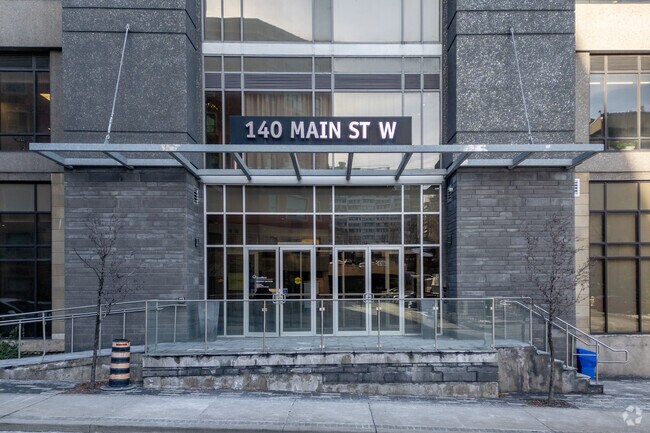 Entrée - Regency on Main