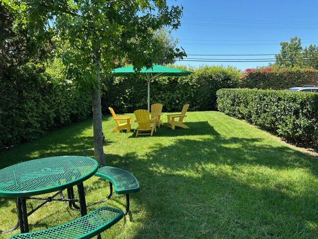 Photo - 253 Orlando St