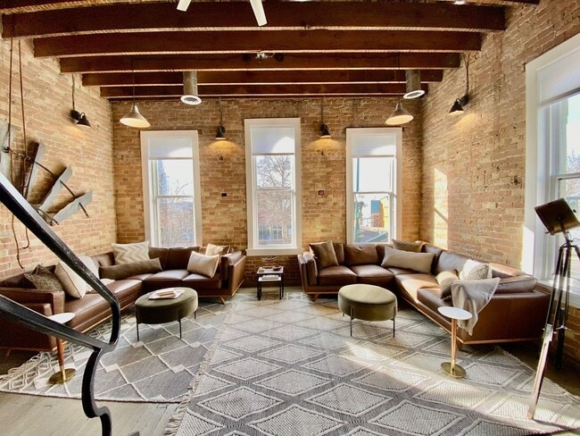 Photo - Modern 2BD Loft with Vintage Charm – Prime Historic Downtown Location! Unidad 20
