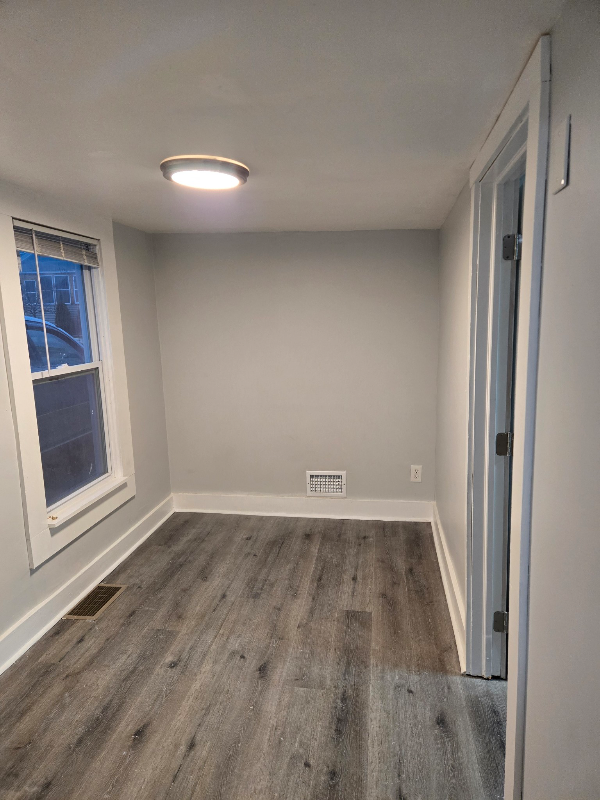 Building Photo - 107 John St Rental