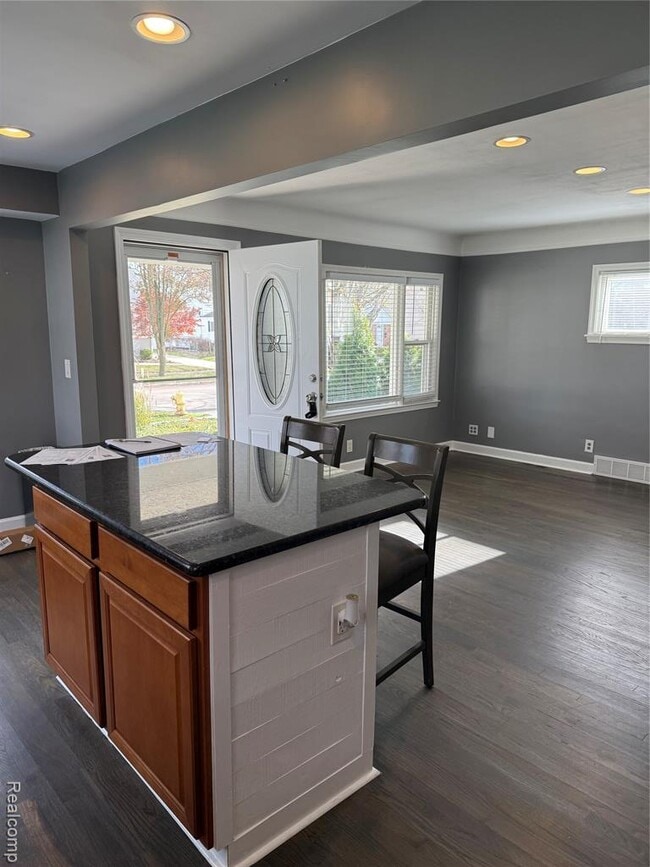 Photo - 2729 Kipling Ave