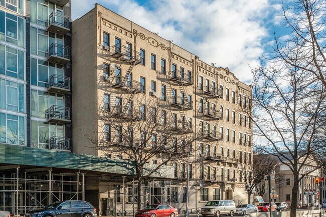 195 S 4th St - Plaza Court