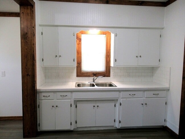 Photo - 1601 W Main St