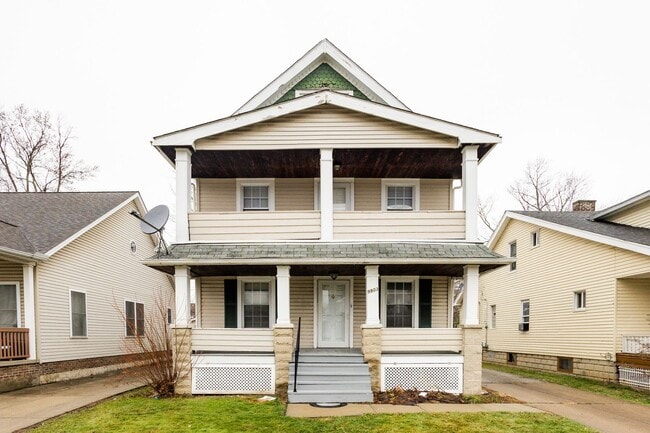 Building Photo - 9903 Sladden Ave Unit Down