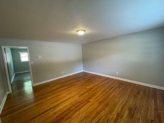 Photo - SH302-Chamberlain Oaks Apartments (CHO)