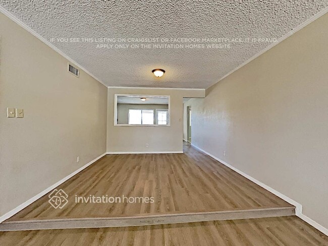 Photo - 710 N Oracle Cir