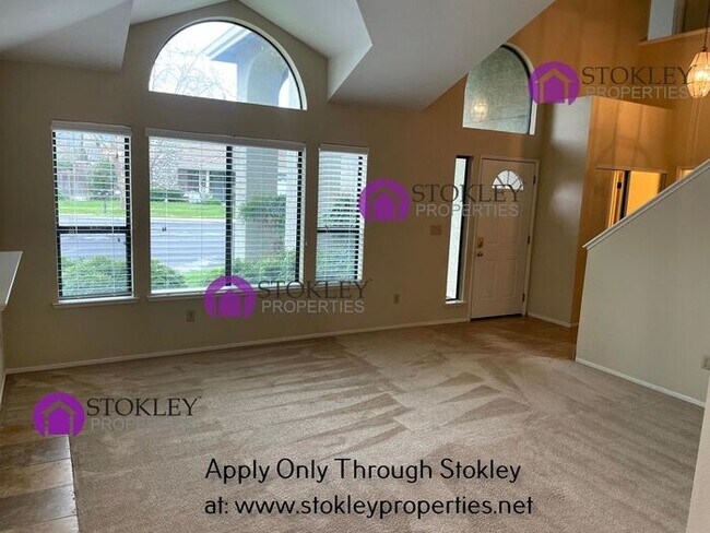 Photo - 1633 Lindbergh Dr