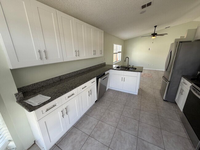 Photo - 13875 Glasser Ave