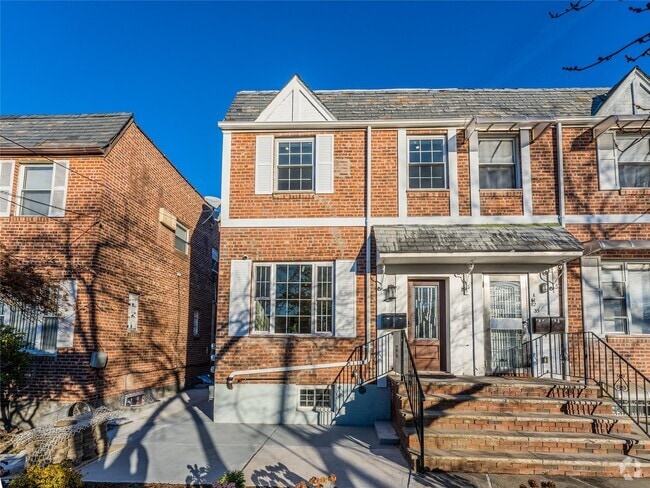 Building Photo - 82-33-82165 165th St Rental
