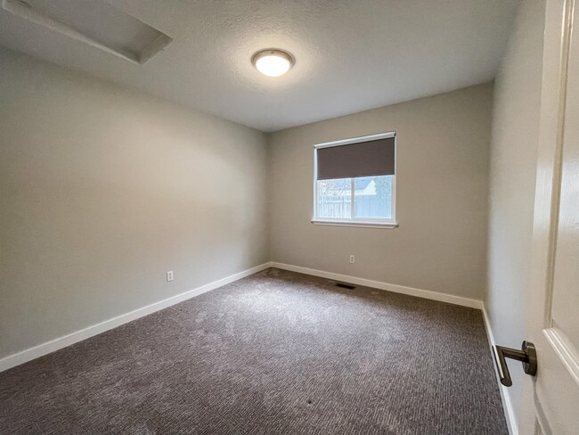 Photo - 1855 W Ridge Pointe Ave