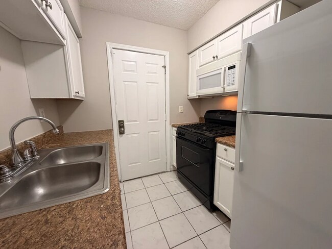 Photo - 230 Rosser St SW Unidad A