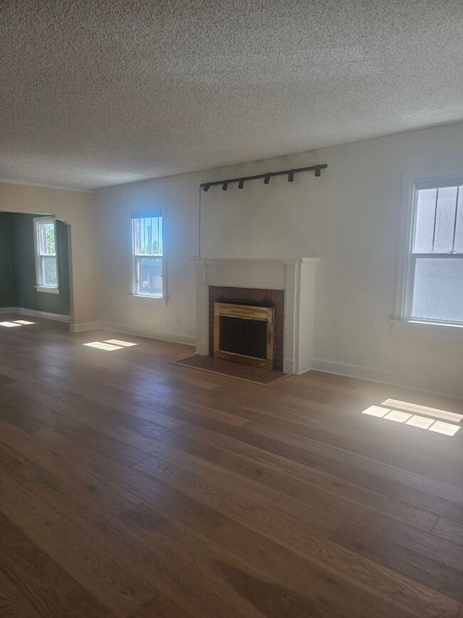 Photo - 4 bd 2 ba