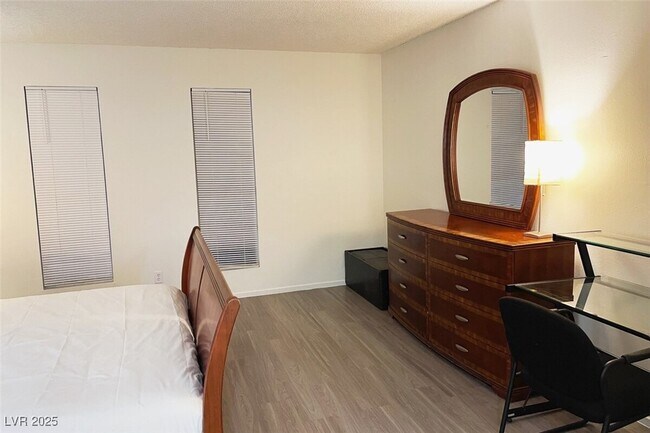 Photo - 4650 Koval Ln