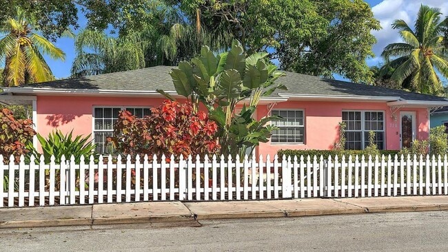 Photo - 802 N J St