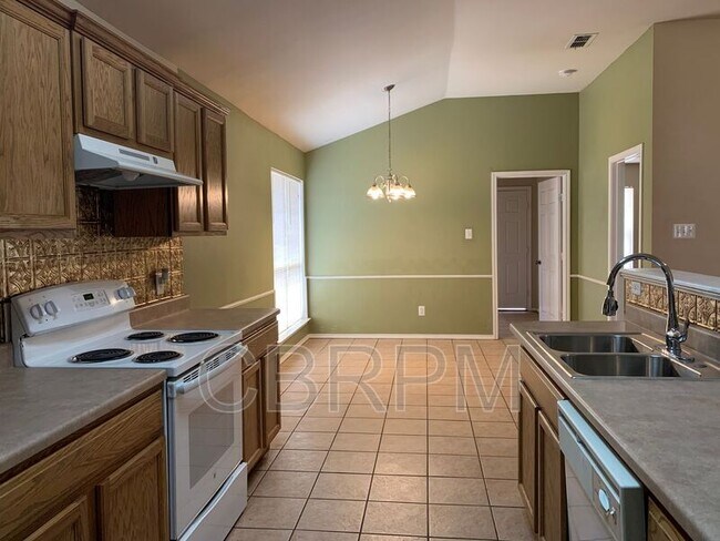 Photo - 6717 89th St