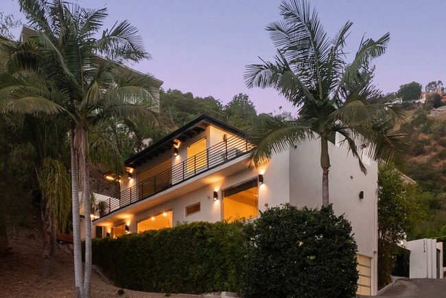 Building Photo - Hollywood Hills Modern Retreat | Panoramic City Views, Resort-Style Pool & Spa, Chef's Kitchen | ...