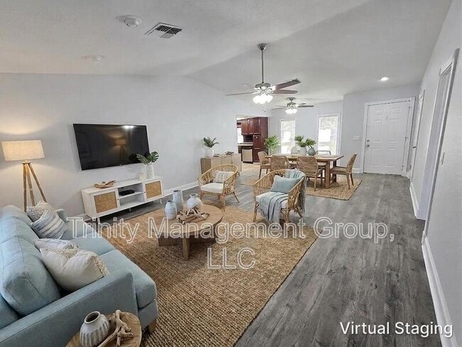 Photo - 10449 Mayflower Rd