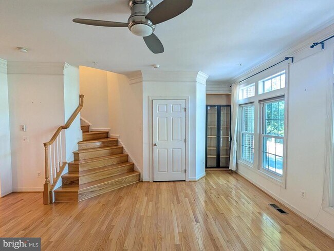 Building Photo - 822 W Glebe Rd Rental