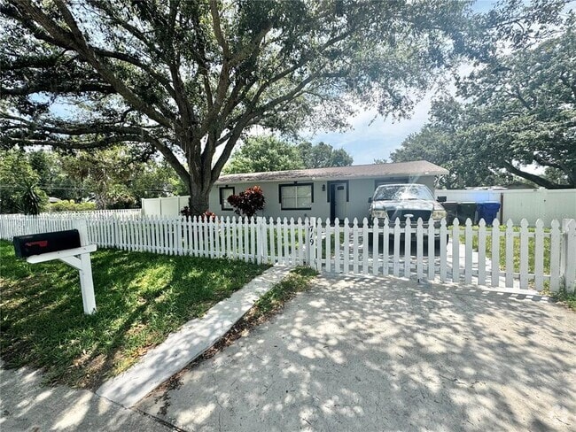 Building Photo - 719 N Lavon Ave Rental