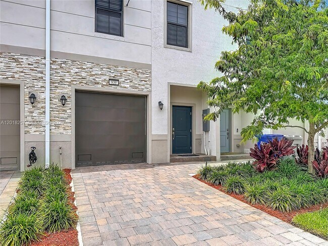 Photo - 939 NW 3rd Terrace