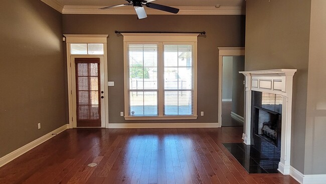 Photo - Spacious 3 bedroom plus office in Springlake off Bluebonnet