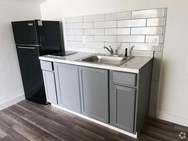 Building Photo - 201 Eastwood St Unit 4 Rental