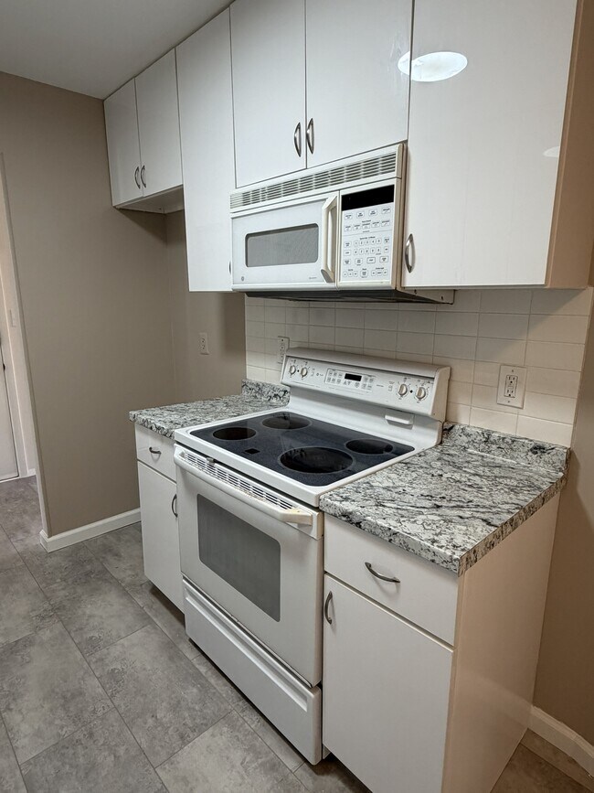 Photo - 84 Amberly Dr Unit J