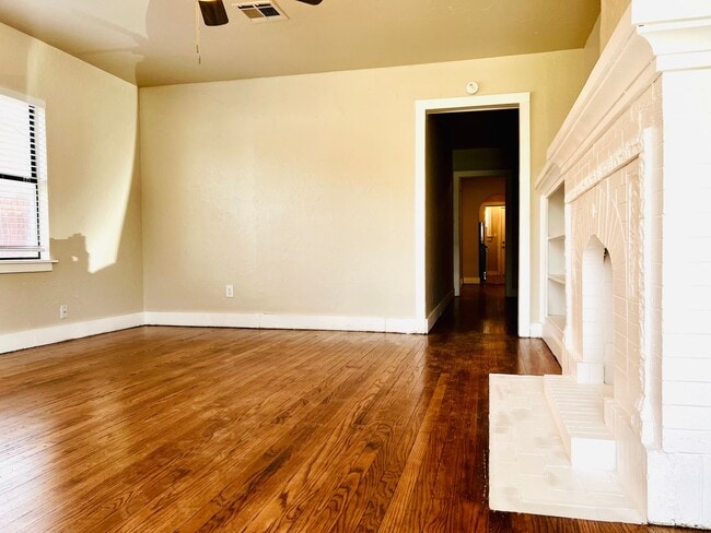 Photo - Charming 2BD 1BA Duplex in Crestwood!!