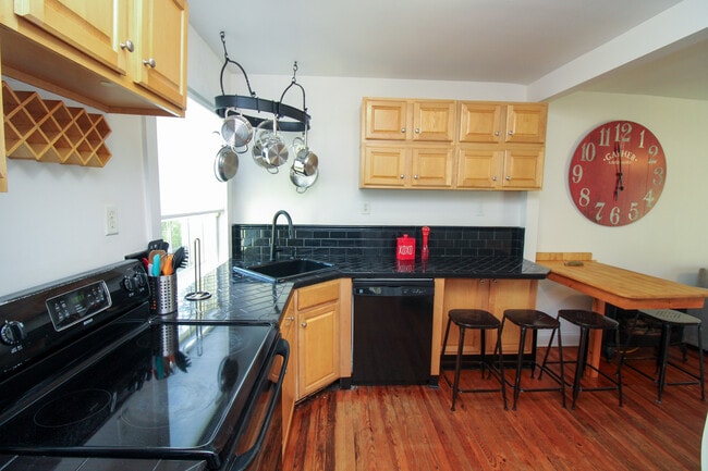 Photo - 375 Weaverville Rd Unit 3