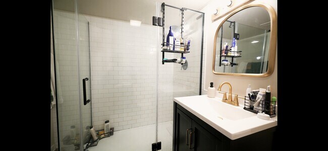 Photo - 2333 S Hoyne Ave Unidad 1