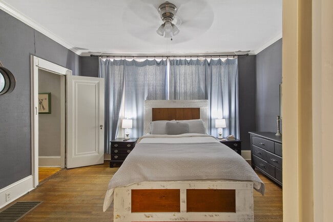 Photo - 633 College St Unidad 633 A