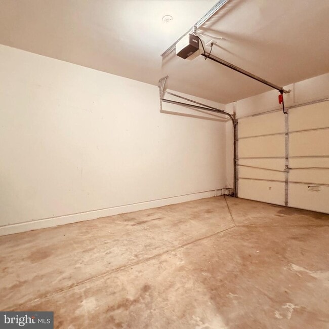 8936 Singleleaf Cir