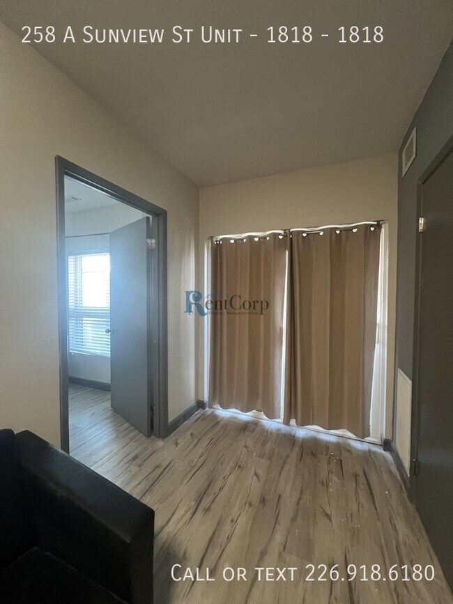 Photo - 258A Sunview St