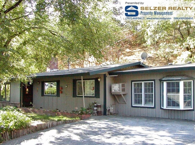 Building Photo - Recently renovated & roomy 3+ bedroom home...
