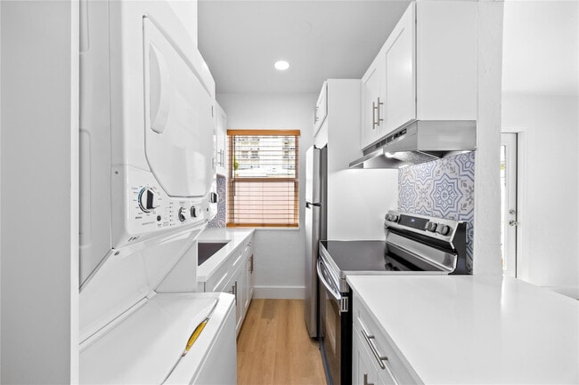 Photo - 412 SE 16th St Unit 6