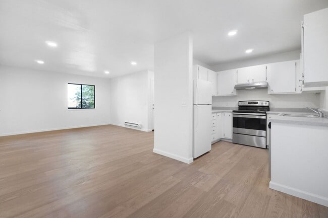 Building Photo - **Special Offer: 50% Off First Month's Ren... Rental