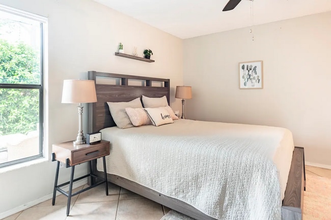 Photo - 134 Lakepointe Cir