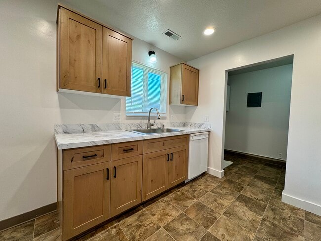 Photo - 636 N Main St Unit 636