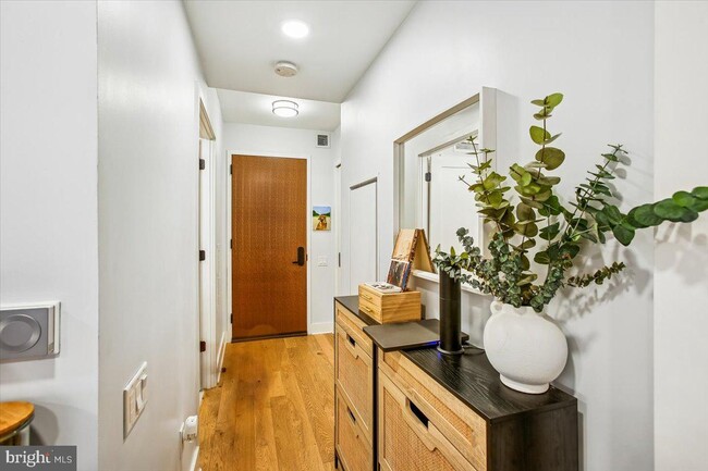 Photo - 1211 Van St SE Unit 902