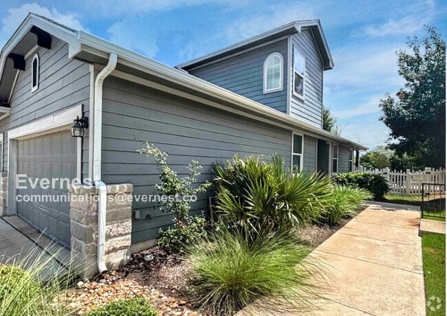 Building Photo - 1701 Logan Dr Rental