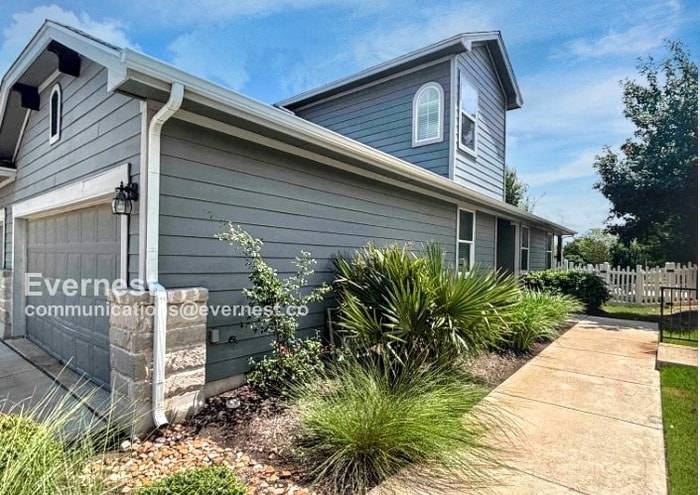 Photo - 1701 Logan Dr House