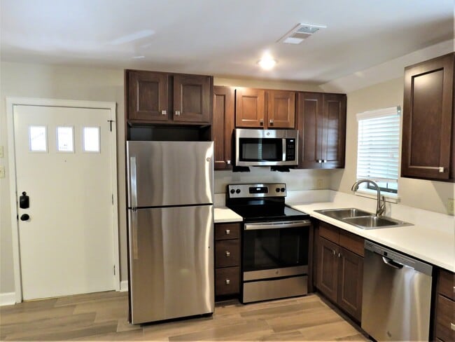 Photo - 509 E 7th St Unit Cottage 3