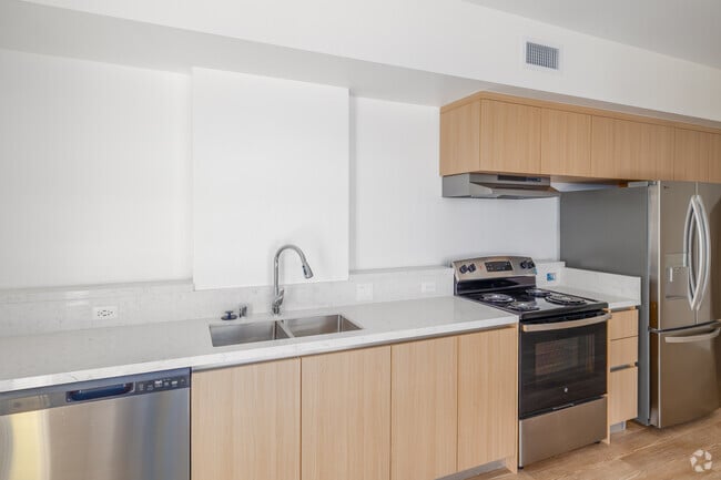 3BR, 2BA - 1,290SF - Kitchen - Woodlake Apartments