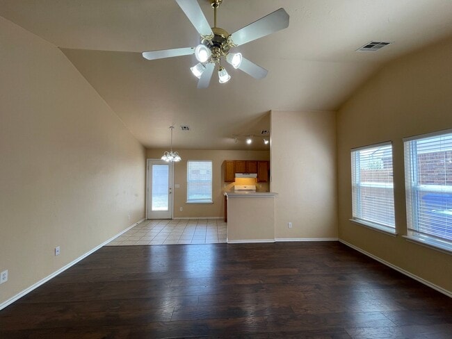 Photo - 1913 Leeds Ln